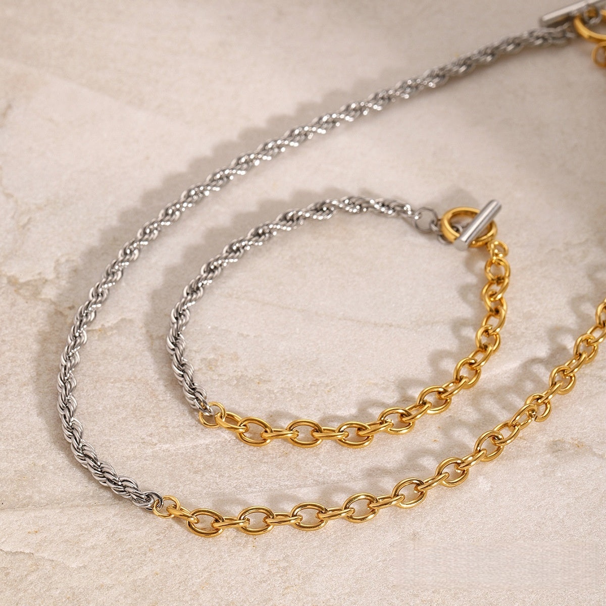 Stainless steel color-matched circle necklace with a high-end, niche Insta-style bracelet titanium steel pendant