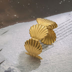 Shell bracelets, women’s jewelry that never loses its luster, lightweight and luxurious designs with a sophisticated aesthetic. Bracelets made of titanium steel.