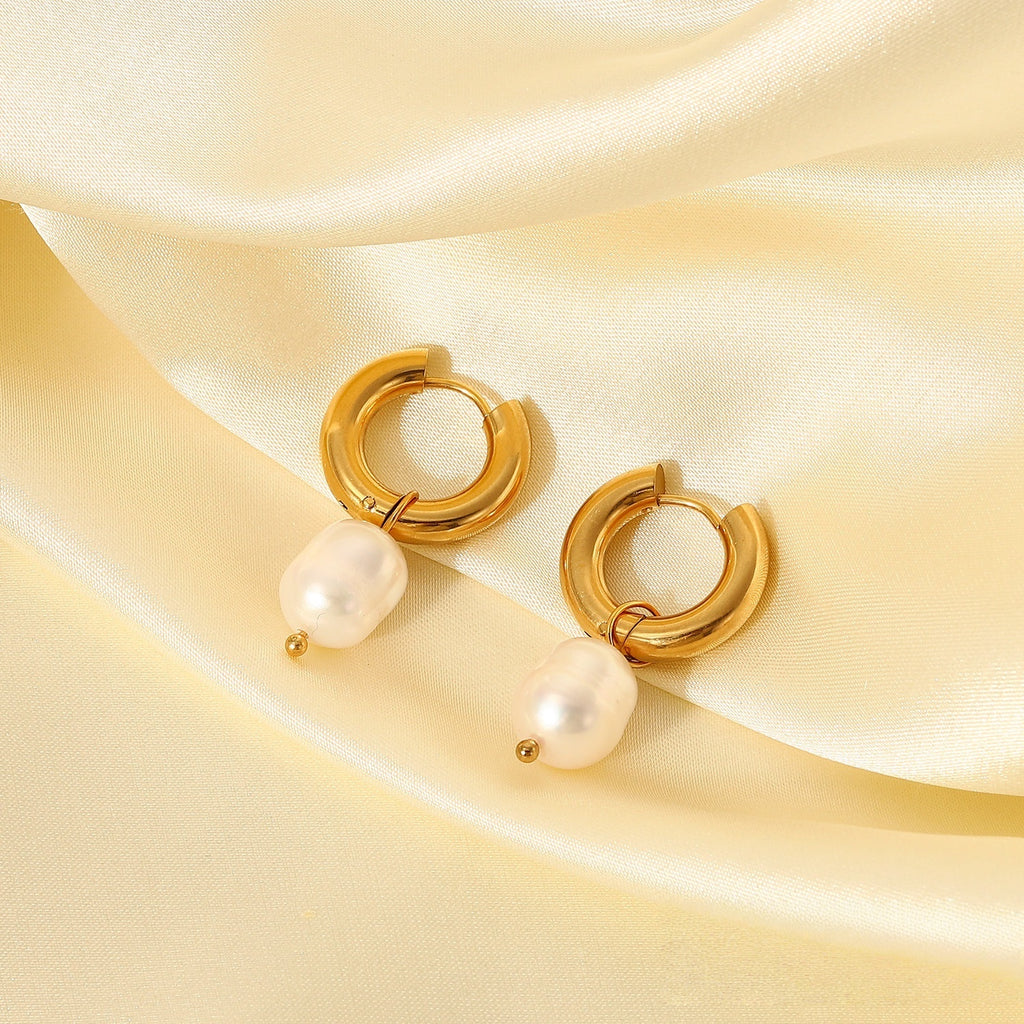 European and American style minimalist INS style 18K gold stainless steel earrings with natural freshwater pearl pendant hoop earrings for women