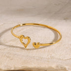 Stainless steel heart-shaped open bracelet, high-end niche bracelet, titanium steel bracelet, jewelry accessory