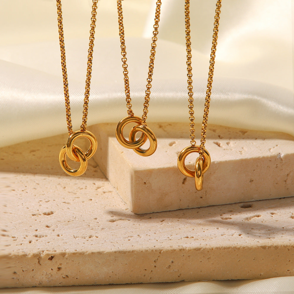 Interlocking Ring Gold Necklace Shiny Gold Worn As Daily Accessory