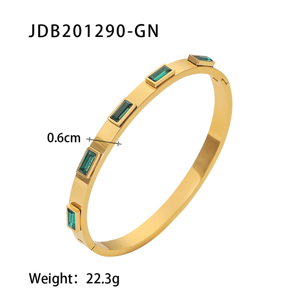Stainless steel and zirconia heart-shaped bracelet – a luxurious and stylish accessory that doesn’t fade over time. Made of titanium steel.