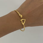 Stainless steel heart-shaped open bracelet, high-end niche bracelet, titanium steel bracelet, jewelry accessory