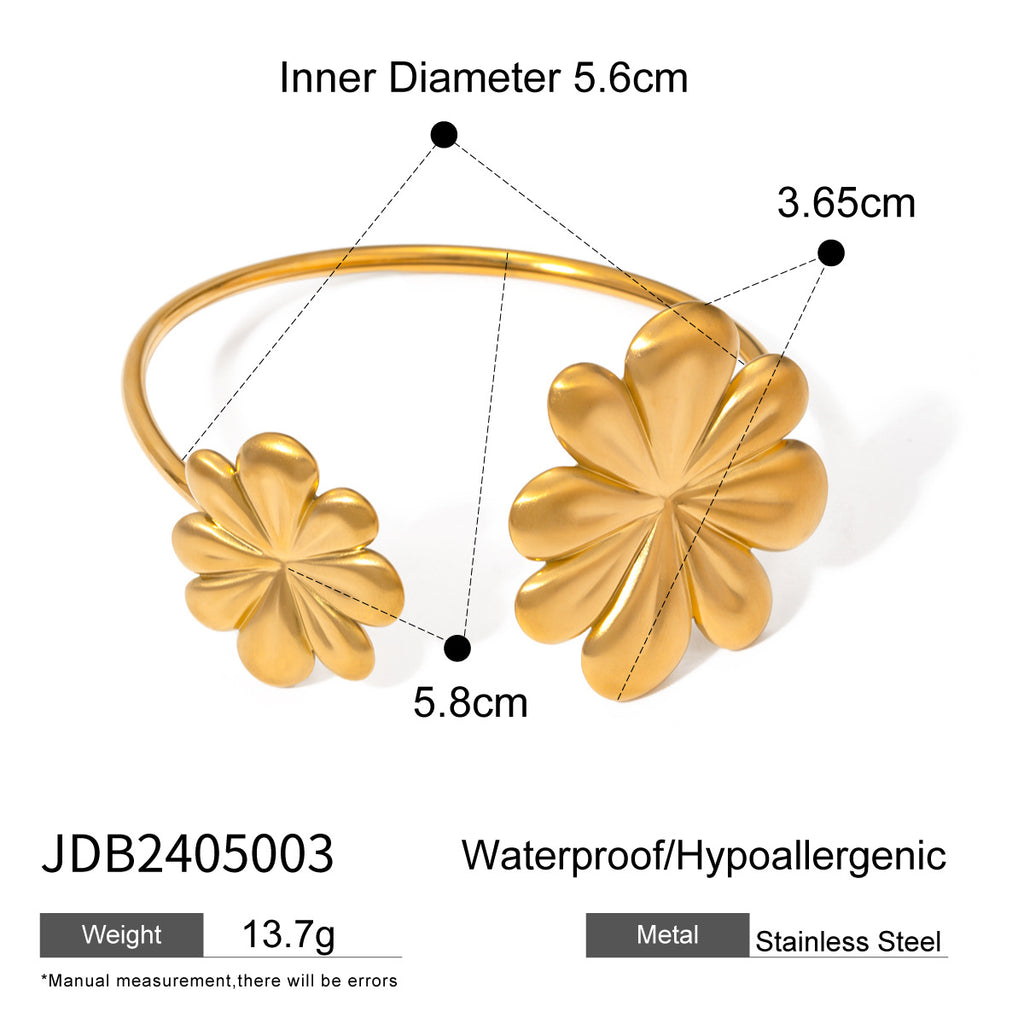 Stainless steel and zirconia heart-shaped bracelet – a luxurious and stylish accessory that doesn’t fade over time. Made of titanium steel.