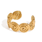 Shell bracelets, women’s jewelry that never loses its luster, lightweight and luxurious designs with a sophisticated aesthetic. Bracelets made of titanium steel.
