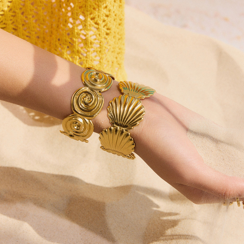 Shell bracelets, women’s jewelry that never loses its luster, lightweight and luxurious designs with a sophisticated aesthetic. Bracelets made of titanium steel.