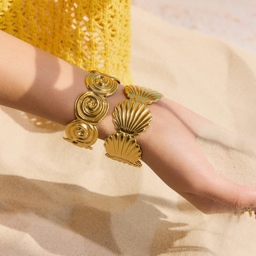 Shell bracelets, women’s jewelry that never loses its luster, lightweight and luxurious designs with a sophisticated aesthetic. Bracelets made of titanium steel.
