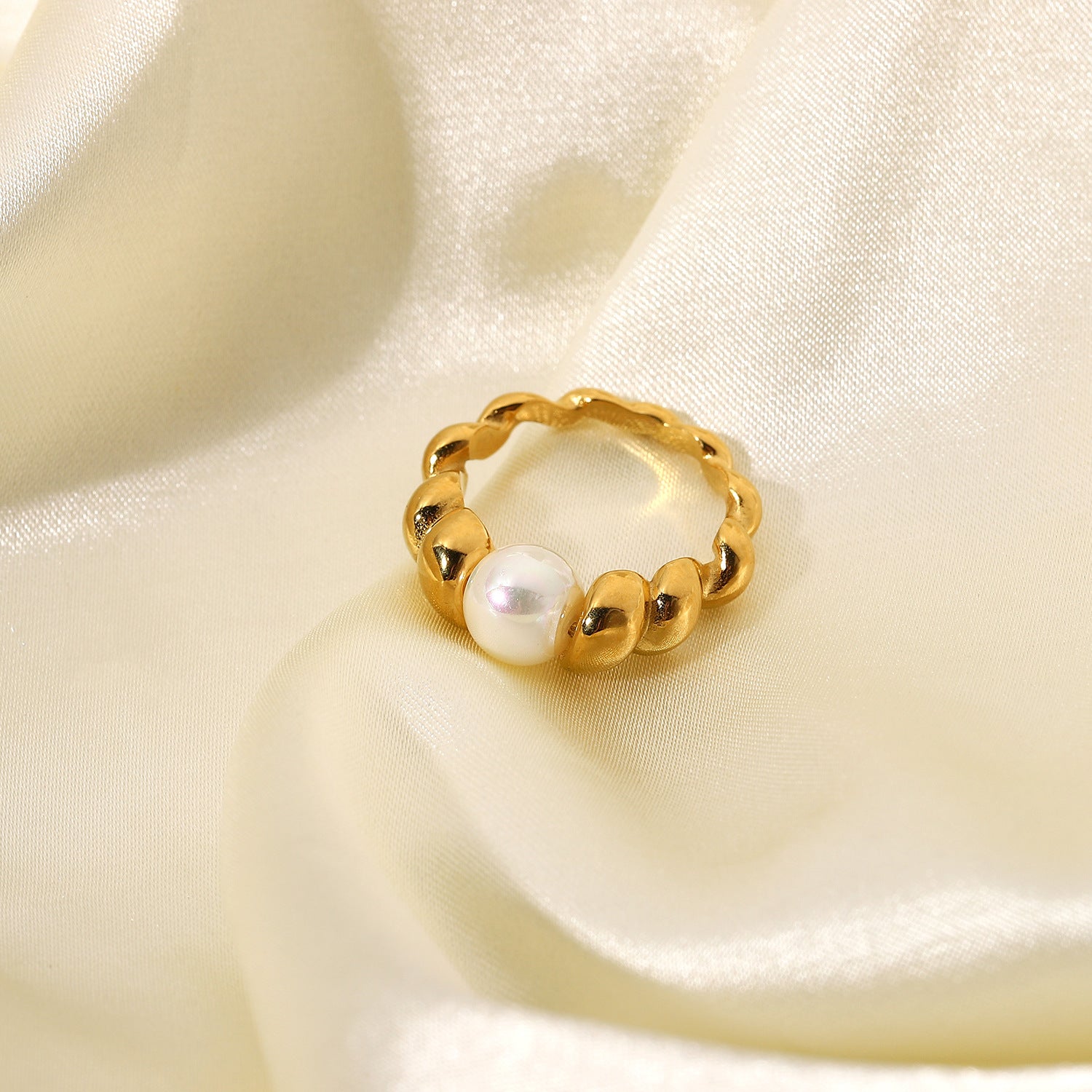 Ring Twisted Gold Pearl: 18K Plated Stainless Steel Women's Ring