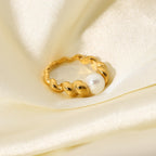 Twisted Gold Pearl Ring Close-Up Yellow Gold Women's Ring